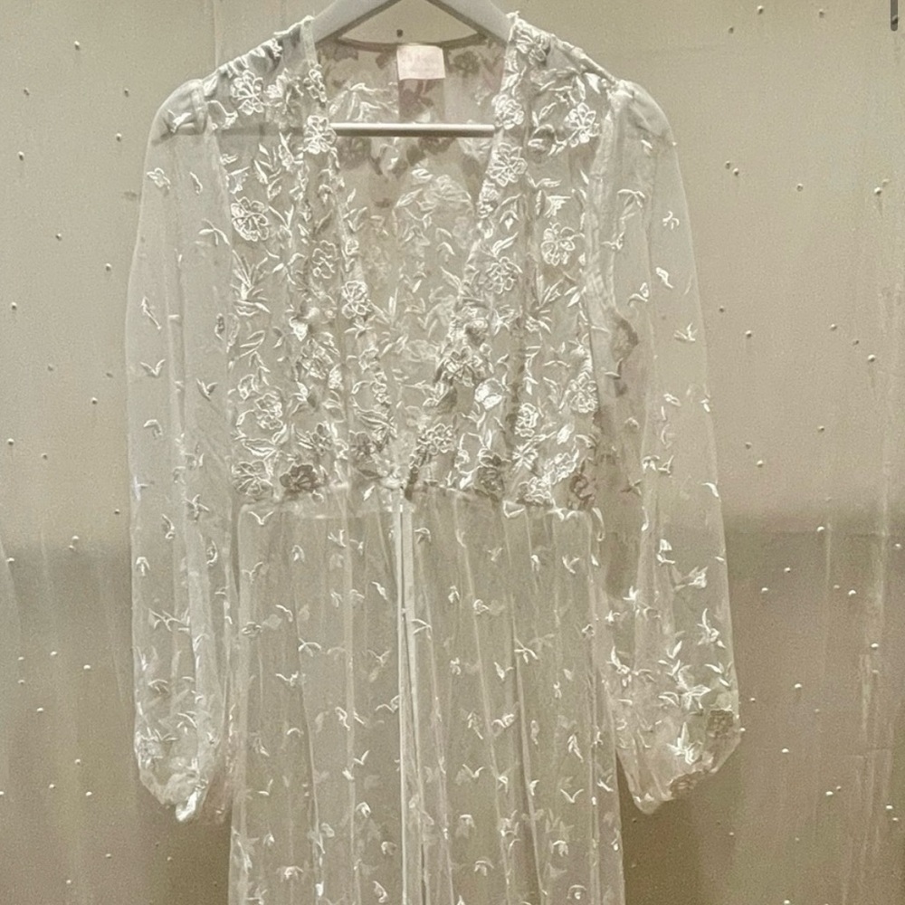 White Lace Maxi Robe Intimates - Picture 3 of 6